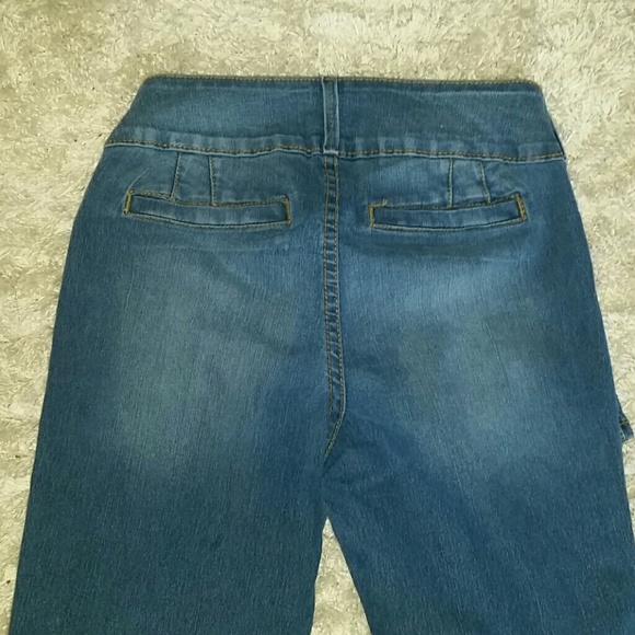 JustFab mid rise Skinny Jeans - Picture 3 of 3